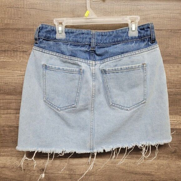 PacSun Denim Mini Skirt Blue Two Toned‎ Womens Size 25 Pockets Frayed Raw Hem - Picture 3 of 13